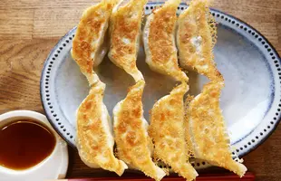 特製タレ付き餃子（8個入×4）のサムネイル