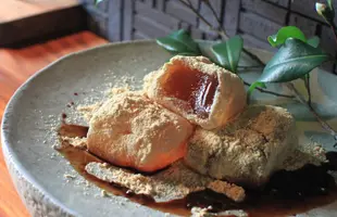 桐箱入り 由布院わらび餅 真空パック200g×4個詰合せ （きな粉×2、抹茶きな粉×1、黒糖きな粉×1）のサムネイル