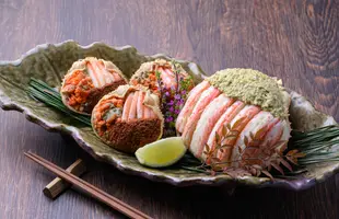 プレミアムズワイガニ 雌雄の甲羅盛り 夫婦宝船 中小サイズ（雄700g級1匹（正味240g） 雌150g級3匹使用）のサムネイル