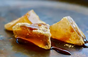 桐箱入り 由布院わらび餅 真空パック 200g×2個詰合せ（黒糖きな粉・きな粉）のサムネイル