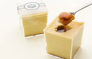 母の日限定！プレーン2個・ピスタチオ2個・イチゴ2個のサムネイル