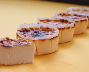 【ご自宅用】生バスクチーズケーキ６個セット（プレーン３個・ショコラ３個）の画像