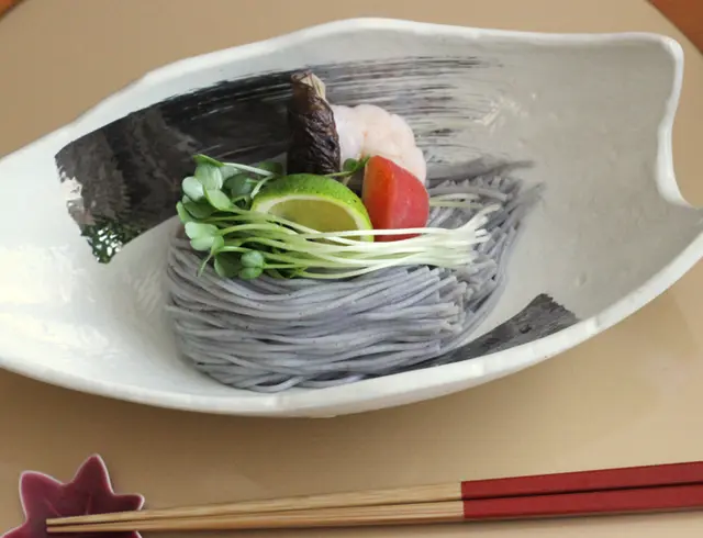 黒ゴマそうめんの画像