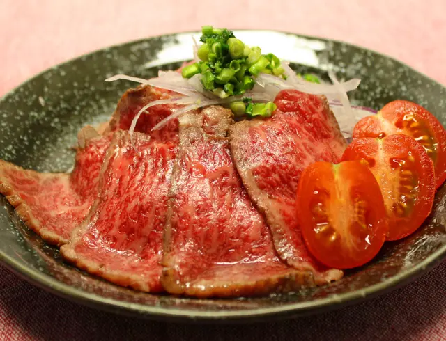 近江牛特選和風とろ生ローストビーフ（トロ赤身合計250gセット）【化粧箱入】の画像