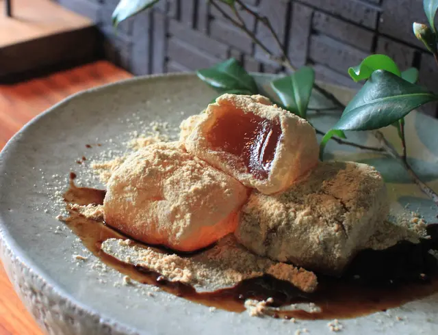 桐箱入り 由布院わらび餅 真空パック200g×4個詰合せ（きな粉×2、抹茶きな粉×1、黒糖きな粉×1）の画像