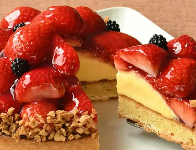 山盛りイチゴタルトの画像