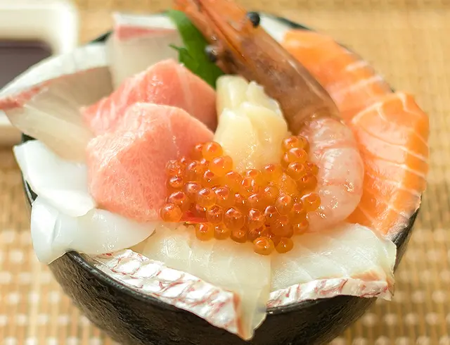 8種の海鮮丼の画像