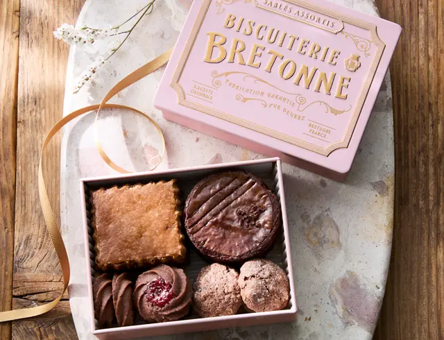 プティピンク〈缶〉（15個入）の画像