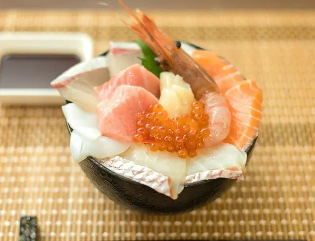8種の海鮮丼の画像