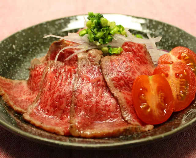 近江牛特選和風とろ生ローストビーフ（トロ赤身合計250gセット）【化粧箱入】の画像