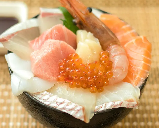 8種の海鮮丼の画像