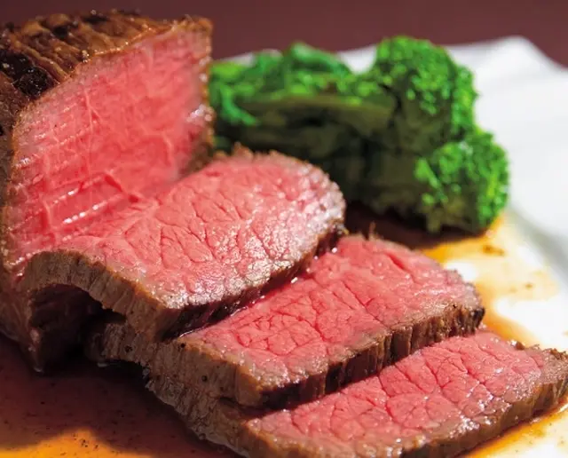 特選黒毛和牛ローストビーフ300gの画像