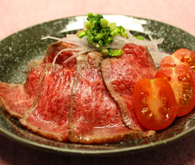 近江牛特選和風とろ生ローストビーフ（トロ赤身合計250gセット）【化粧箱入】