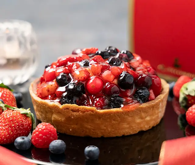 俺のフレンチ　赤い果実のドームタルト