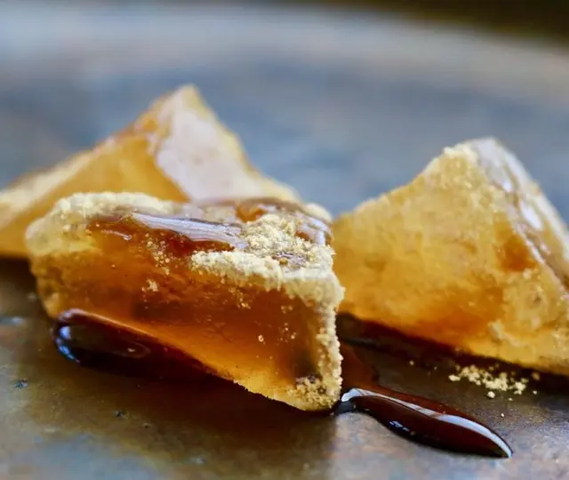 桐箱入り 由布院わらび餅 真空パック 200g×2個詰合せ（黒糖きな粉・きな粉）