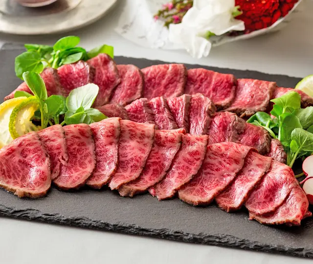 近江牛特選和風とろ生ローストビーフ（トロ赤身合計250gセット）【化粧箱入】