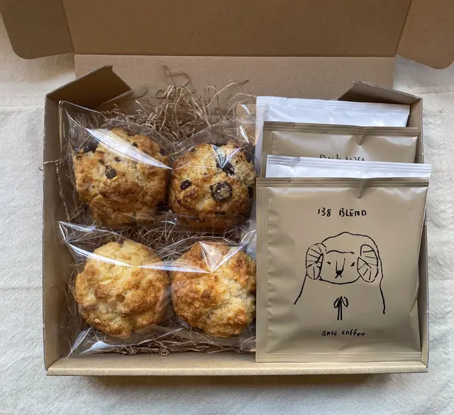 さくさくスコーンと珈琲ドリップバッグのセットの画像