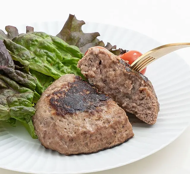鳥益 牛肉100％ ハンバーグ (焦げ目付)150gの画像