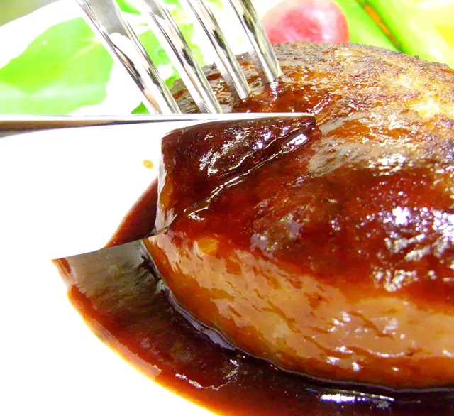 イベリコ豚肉100％ハンバーグ4個セット【岩住ゆうこさん推薦】の画像