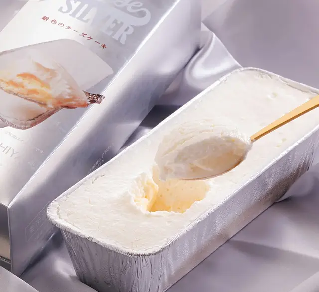 銀色のチーズケーキの画像