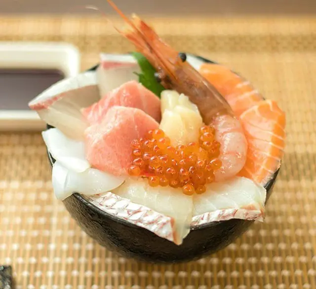 8種の海鮮丼の画像