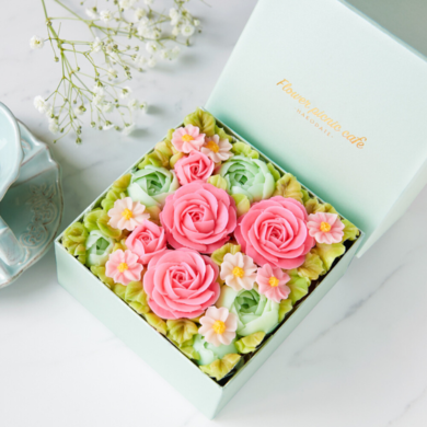 食べられるお花のボックスフラワーケーキ