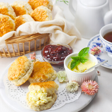 【英国アフタヌーンティー】3種のバタースコーンとクロテッドクリーム＆ジャムセット