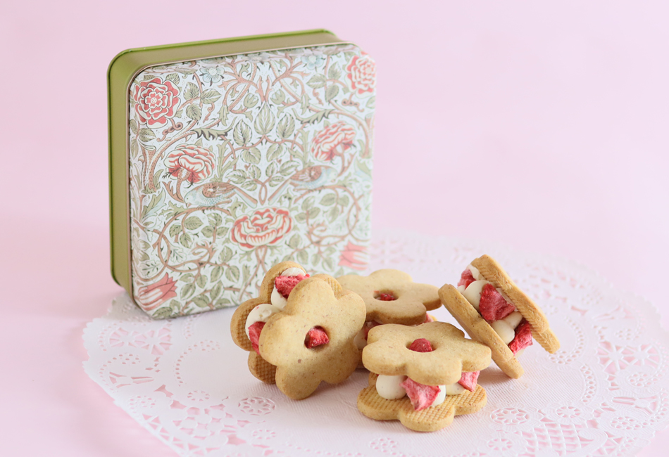  花咲くフルリール　ウィリアム・モリス缶（ローズ柄）