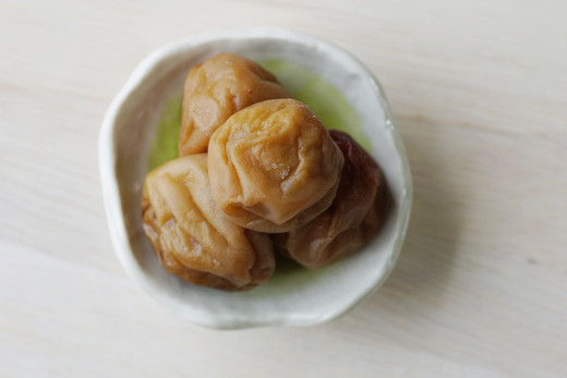 和歌山県産有機栽培のオーガニック減塩調味梅干し（うすしお味）100ｇ