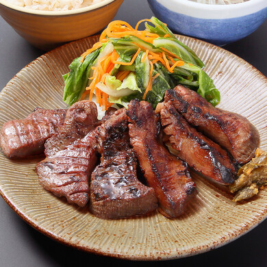 杜の都仙台名物肉厚牛たん塩味500g