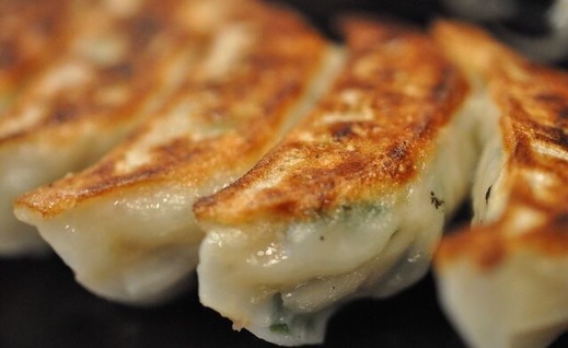 但馬牛すじぎょうざ　20個入り【岩津葱ねぎたまぽん酢小袋（15g）２パック付き】