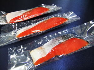 手塩の紅鮭（3切）