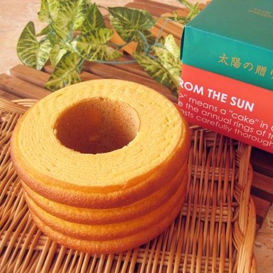 こだわり卵のバウムクーヘン【太陽の贈りもの　角型箱】