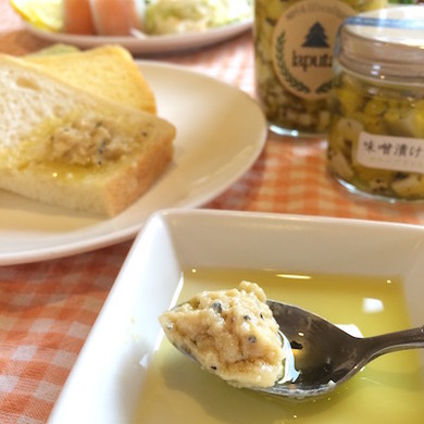 味噌漬け豆腐のオリーブオイル漬け