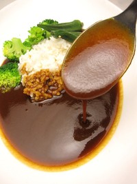 黒毛和牛の裏ごし辛口カレー＆黒毛和牛すじ肉ハヤシライス