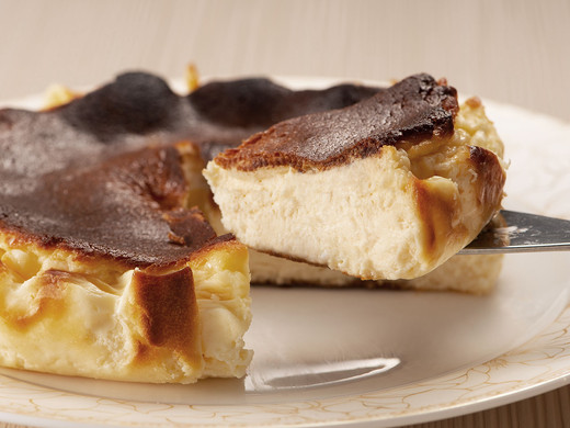 スペイン生まれのバスクチーズケーキ（4号/直径約12cm）