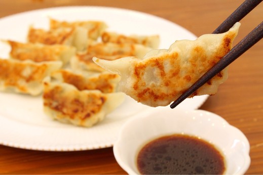 讃岐うどんで包んだ餃子　30個入りタレ付き
