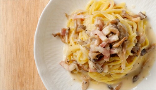 俺のイタリアン　パンチェッタと茸のトリュフクリームソースパスタ