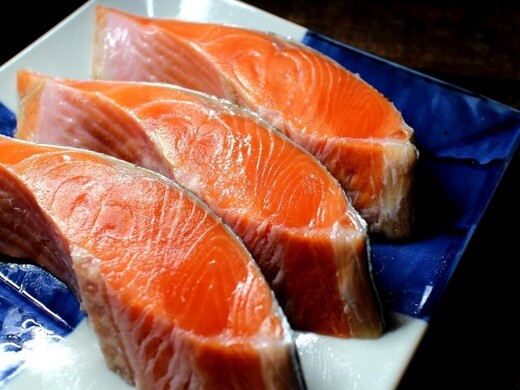 【カナダ産】天然紅鮭片身・約1kg