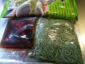 2人分の麺とつゆが入ってます。