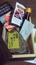立派な木箱を開けると・・・♪