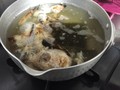 鯛を焼いて身をほぐした後に出汁を取ってます。