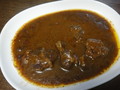 １パック全部あけました。具は馬肉のみです。ルーはとろみがあります。