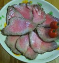 肉汁で潤っていて照りがあるお肉