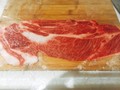お肉を広げるとまな板いっぱいになる位、大きく食べ応えバッチリでした！