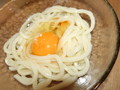 アツアツうどんに生卵を!!