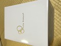 シンプルですが、高級な印象の箱です。