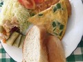 ソフトフランスをスパニッシュオムレツと
