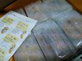 箱の中いっぱいにたっぷりのお煎餅達が！