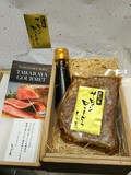 しっかりした木箱の中はワクワクでいっぱい
